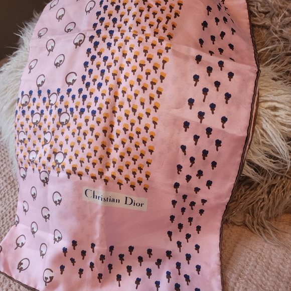 Silk Christian Dior 75 x 77 Approx Square Scarf Pink Floral Silk - Picture 6 of 6